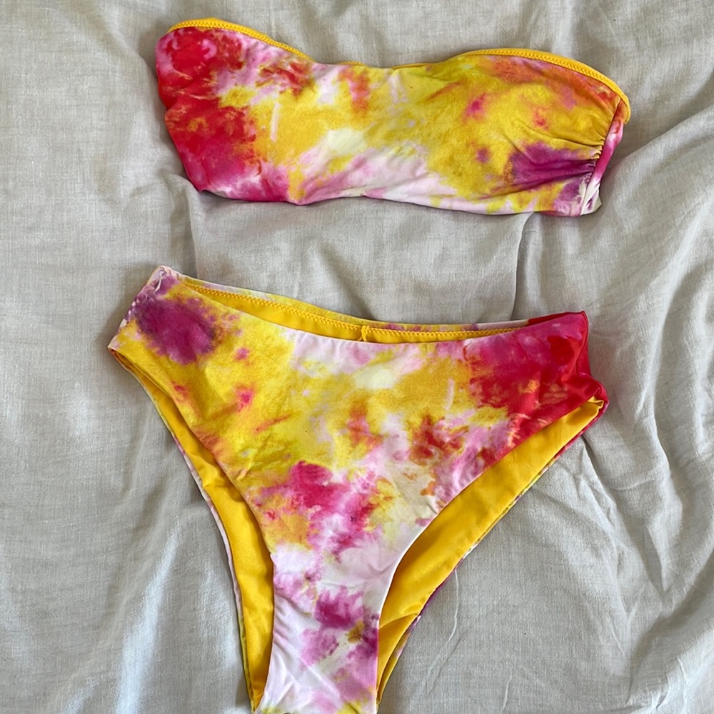Women’s tie dye strapless bikini